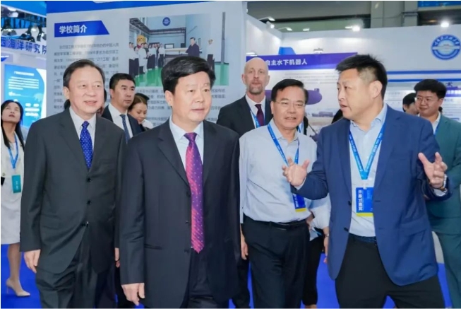 國家自然資源部副部長、海洋局局長孫書賢視察亨通展臺